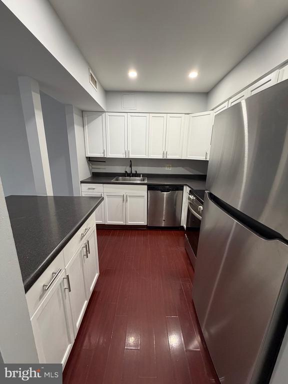 Building Photo - 10122 Campus Way S