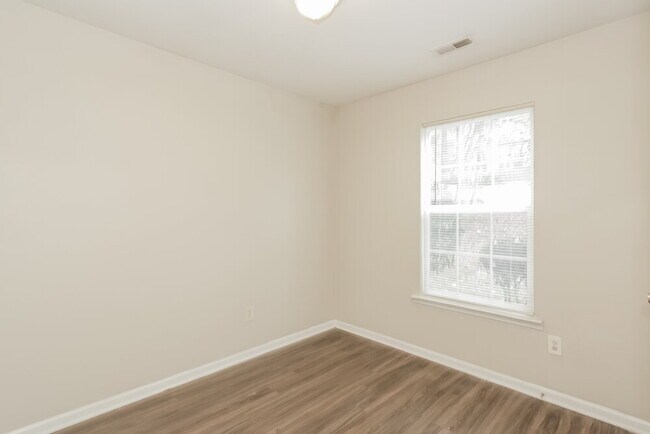 Building Photo - 1820 Charnell Ln