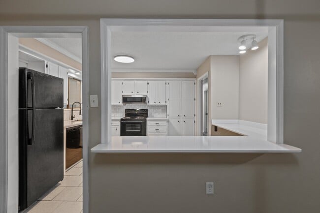 Building Photo - 5 Rocky Top Cove