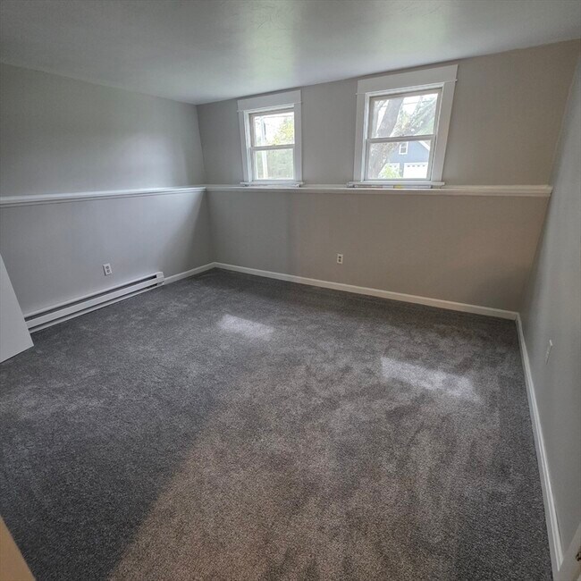 Building Photo - 81 Crane Ave S