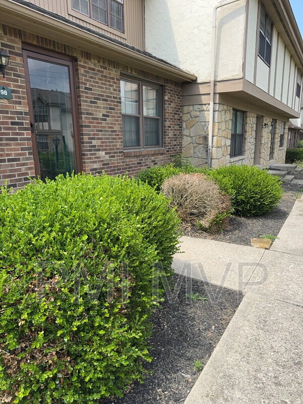 Primary Photo - 98 Stornoway Dr W