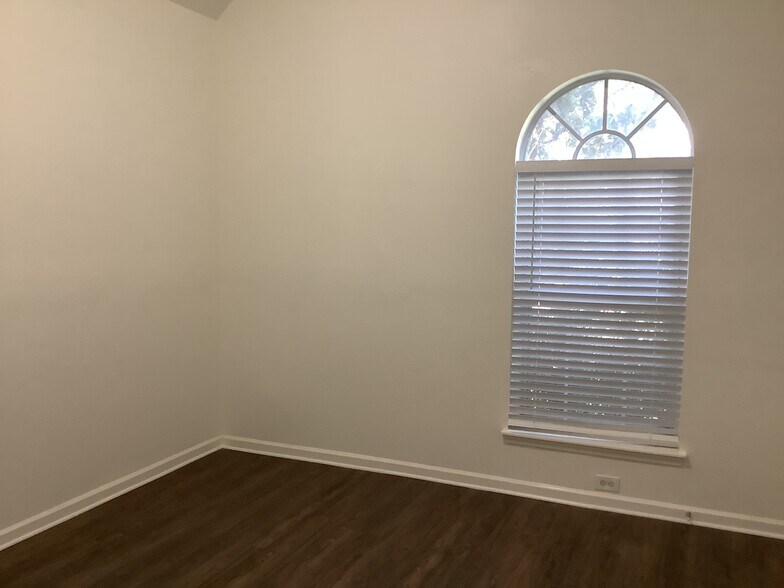 Building Photo - 1601 Oak Pl Ct