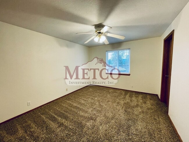 Building Photo - Spacious Thurston Home