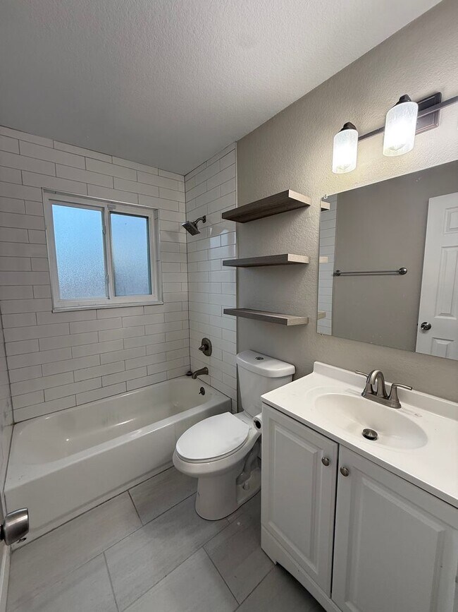 Building Photo - Beautifully upgraded home on Chambers