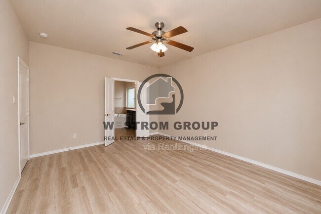 Building Photo - 3121 Hornbeam St