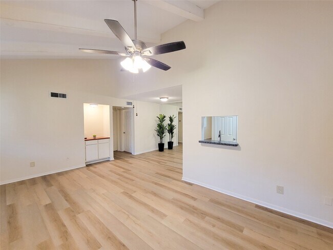Building Photo - 5711 Sugar Hill Dr