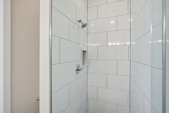 Building Photo - 419 Lakefront Dr