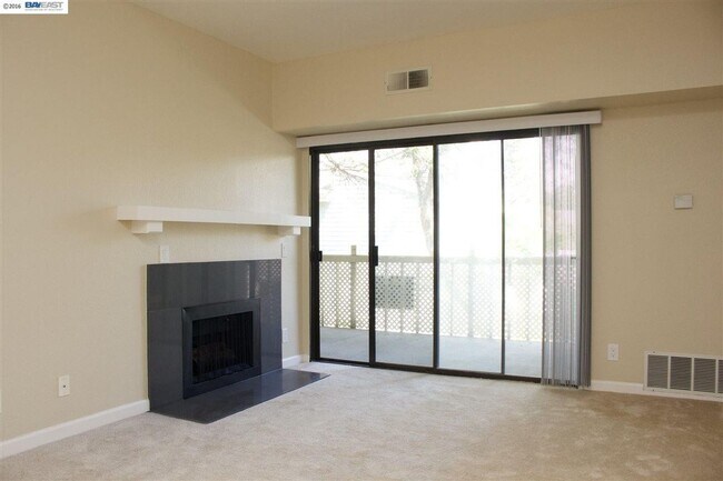 Building Photo - COMING SOON $3090 / 2 BR GORGEOUS REMODELE...