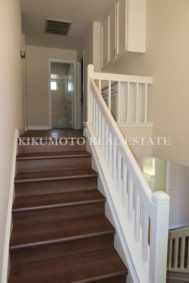 Building Photo - 3 Bedrooms, 2 1/2 Baths Half-plex in the P...