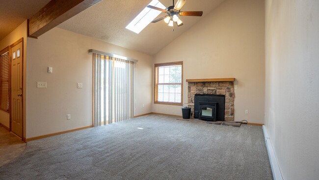 Building Photo - Westside Townhome