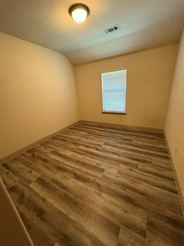 Building Photo - 3005 Waterfall Dr