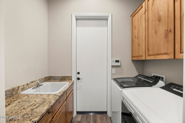 Building Photo - 3653 E Sands Dr