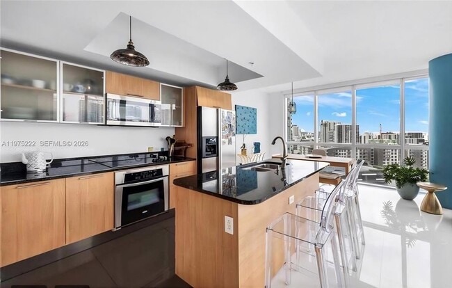 Building Photo - 480 NE 30th St