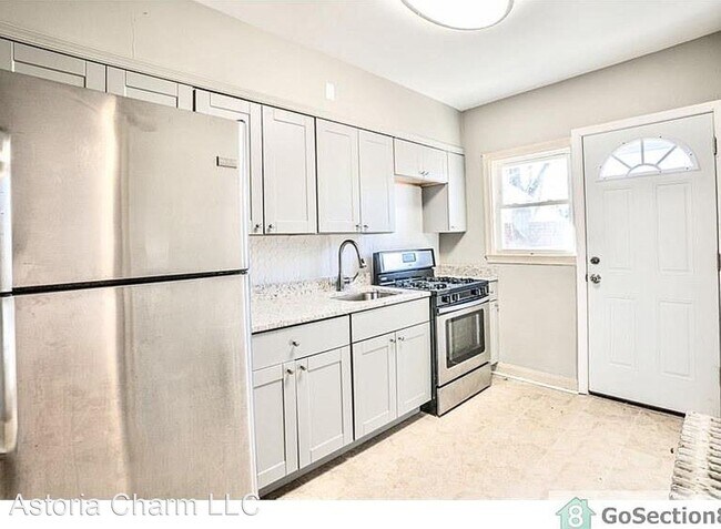 Building Photo - 3 br, 2 bath House - 5414 Lothian Rd