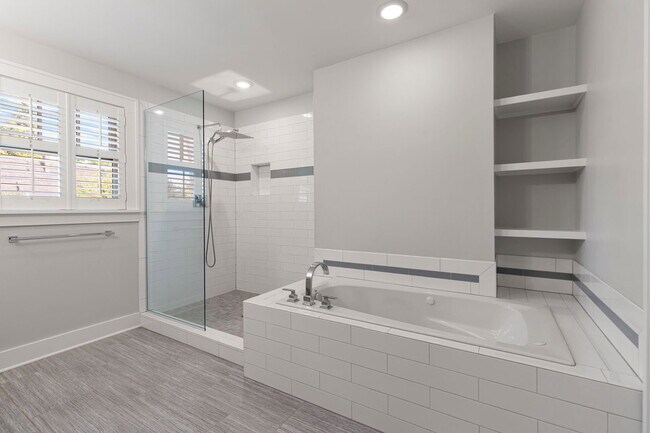 Building Photo - 2715 NE 35th Ave