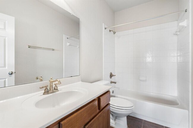 Building Photo - 910 Waterside Dr