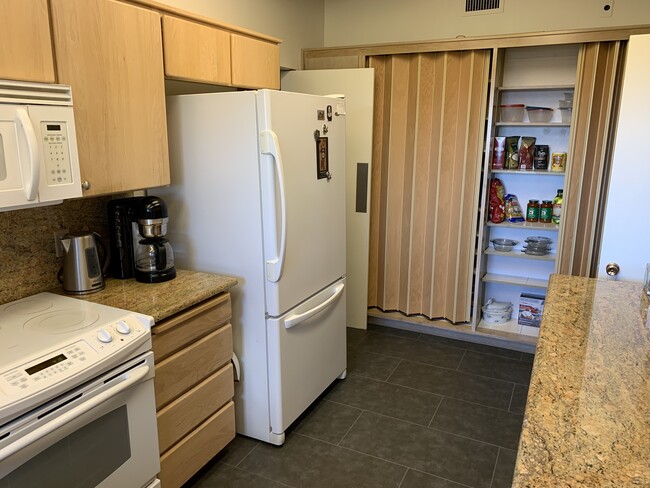 Building Photo - 540 E Monaco Pl
