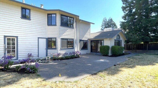 Building Photo - Walnut Creek Northgate neighborhood! Beaut...