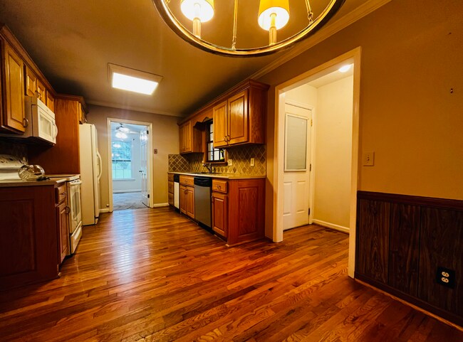 Building Photo - 161 Mission Dr