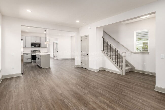 Building Photo - 72 Hayden Ave