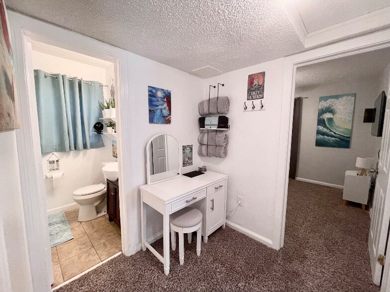 Building Photo - 193 E Highland Dr