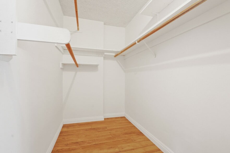 Building Photo - 12246 Montana Ave