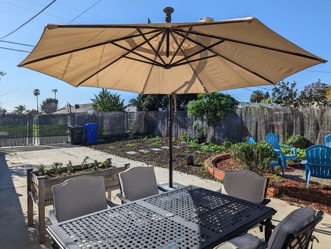 Building Photo - Beautiful 2 bedroom 1.5 bathroom available for rent now