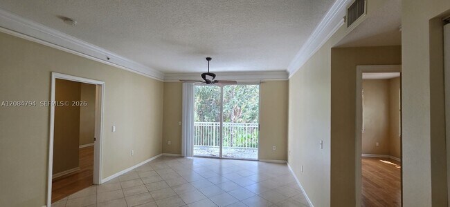Building Photo - 2212 Myrtlewood Cir E