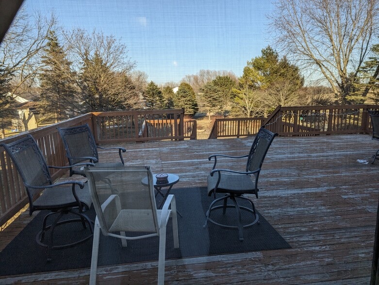 Large Deck overlooking yard - 619 Wellington Dr