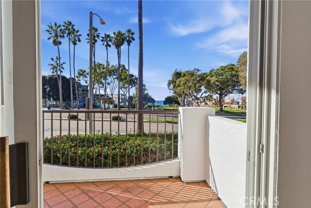 Building Photo - 200 N Catalina Ave