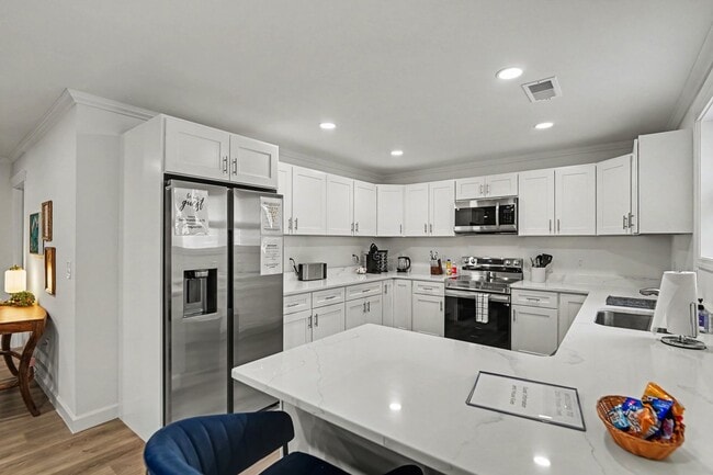 Building Photo - 2100 Thimble Creek Dr