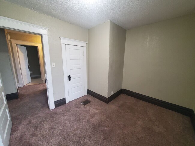 Building Photo - FOR RENT- 327 Webster- HUGE yard- pets ok!