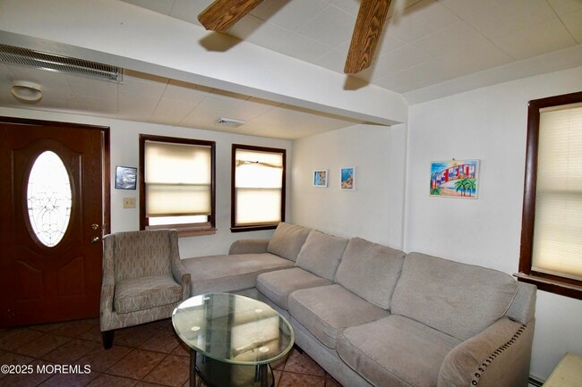 Building Photo - 13 Danby Pl