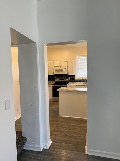 Building Photo - 41 S Oakley Ave