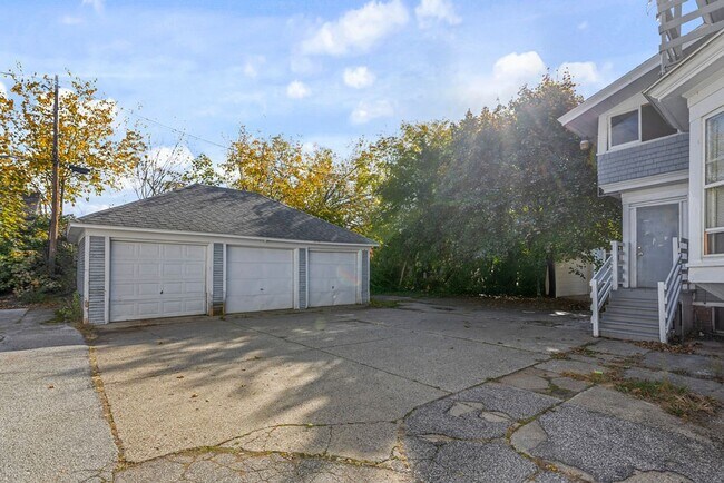 Building Photo - 1652 Peck St