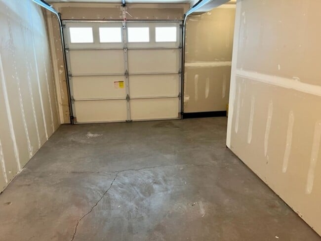 Building Photo - Greenwood Townhome