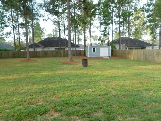 Building Photo - 4 bedroom in Crestwood-convenient location