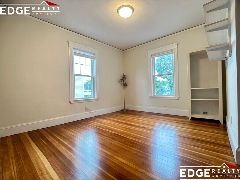 Building Photo - 92 Litchfield St