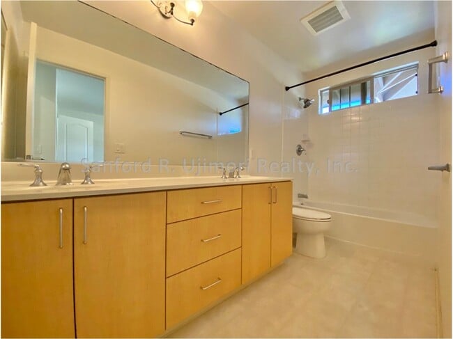 Building Photo - uku3505