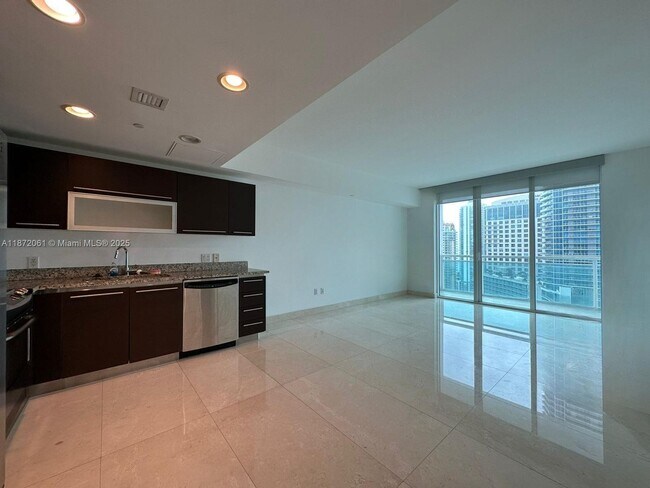 Primary Photo - 950 Brickell Bay Dr
