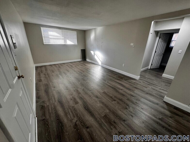 Building Photo - 148 Stevens St