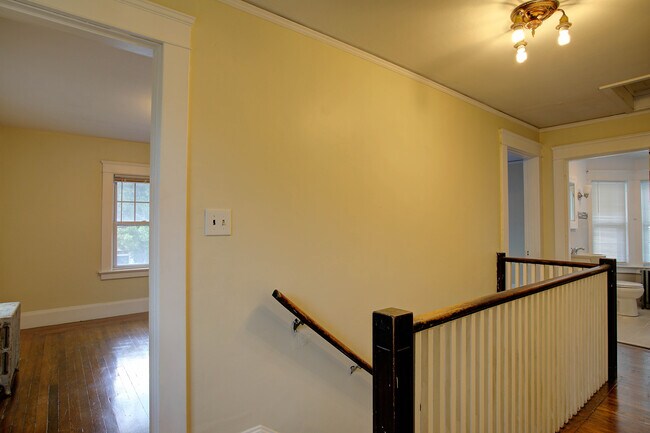 Building Photo - 123 Warren Ave