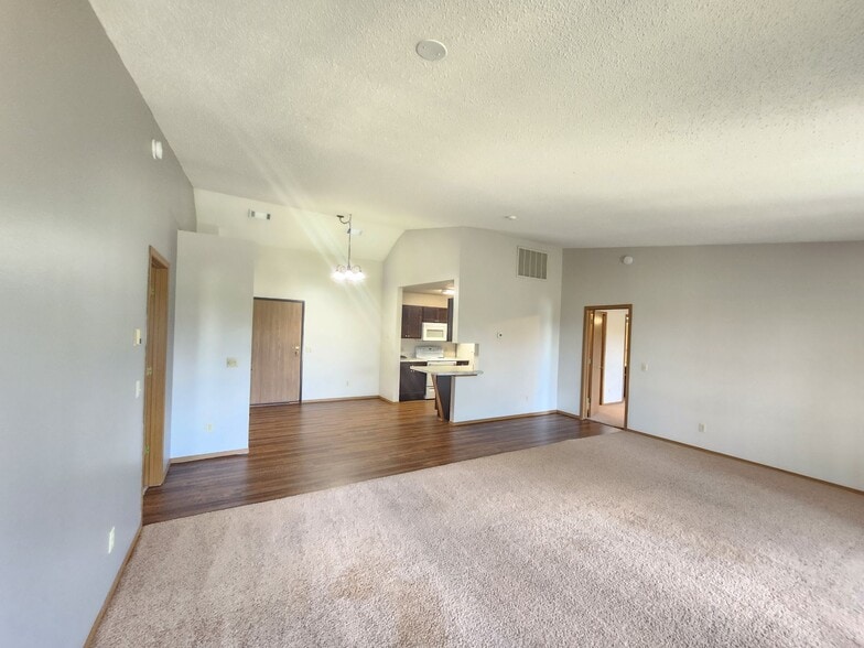 Building Photo - Chapelwood III Apartments