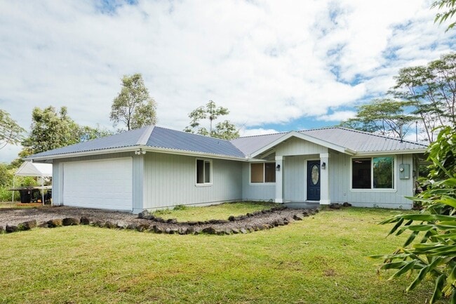 Front of House - 15-2031 32nd Ave