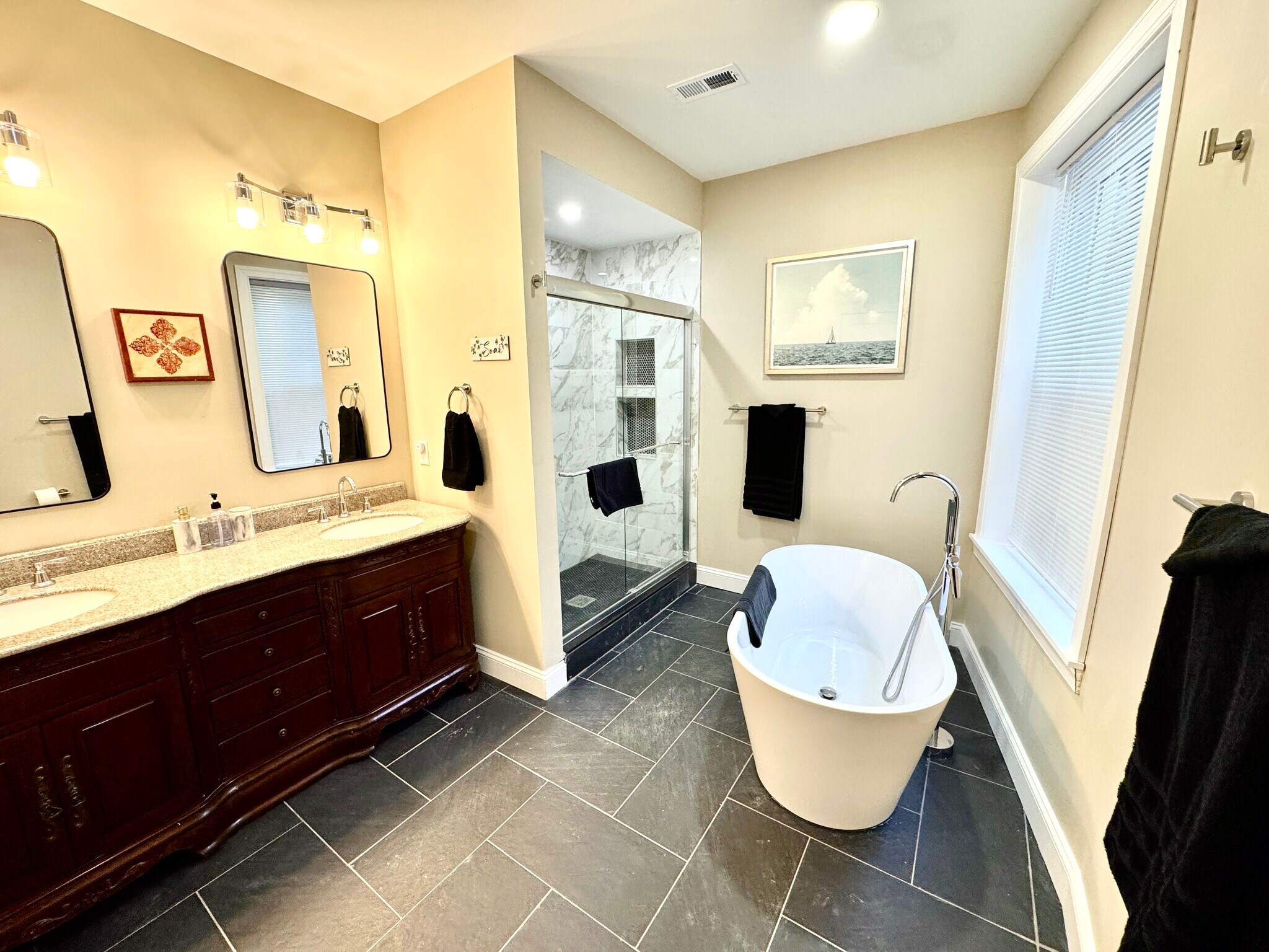 Building Photo - 1906 Madison Ave