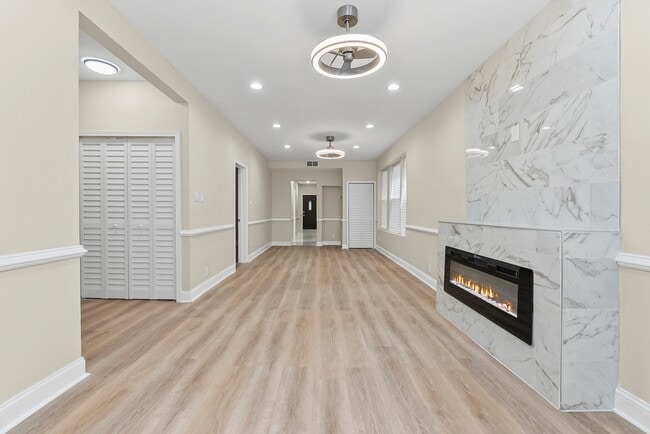 Building Photo - 4704 W Monroe St