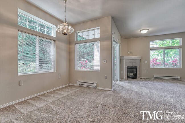 Building Photo - 2br/2ba single level condo with garage & W/D near Nike / Intel / St. Vincent Hospital