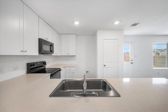 Building Photo - 220 California Bnd