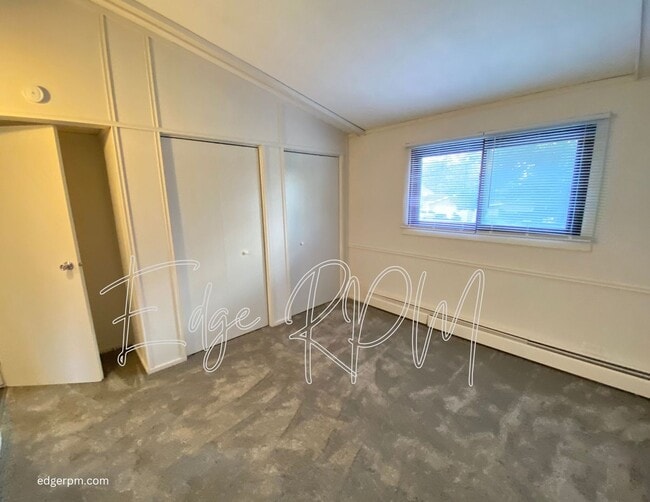 Building Photo - Updated 2 Bedroom, 1 Bath Townhome – Great...