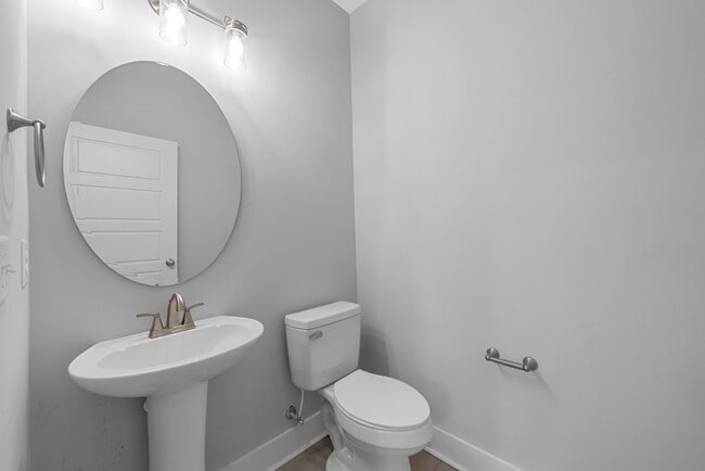 Building Photo - 1511 Kingbird Dr